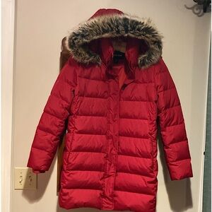 Women’s Lands End down mid length winter coat. Size Medium in great condition